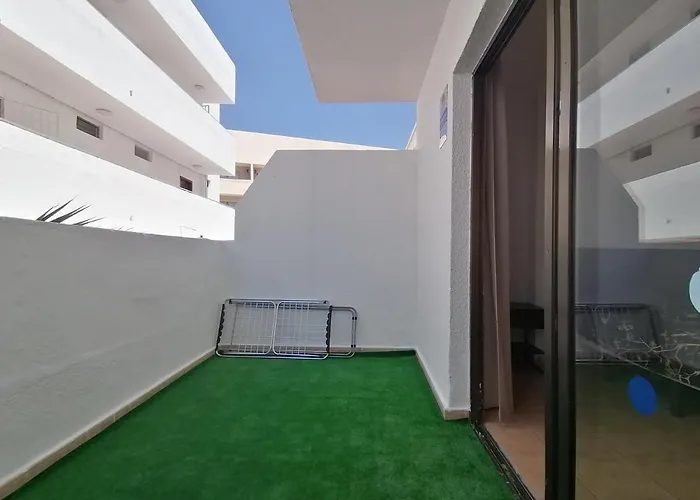 In Parque Cattleya, Playa De Americas * Playa de las Américas