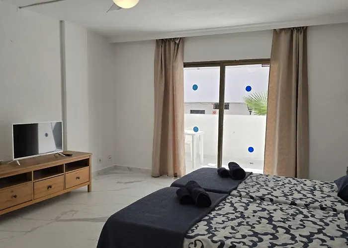 In Parque Cattleya, Playa De Americas *